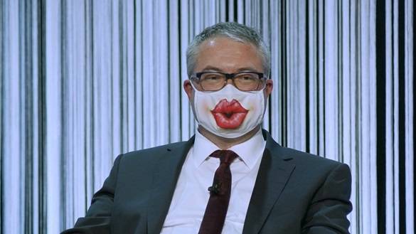 Remo Ankli am Wahlpodium mit Maske