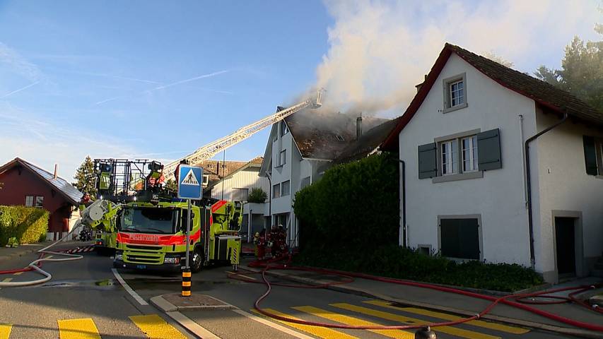 Mehrfamilienhaus in Oberrieden brennt aus: Hoher Sachschaden
