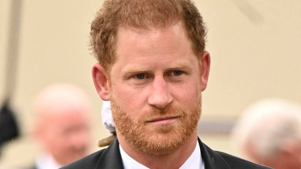 ARCHIV - Prinz Harry kommt zur Krönungszeremonie von König Charles III. Foto: Andy Stenning/AP/dpa