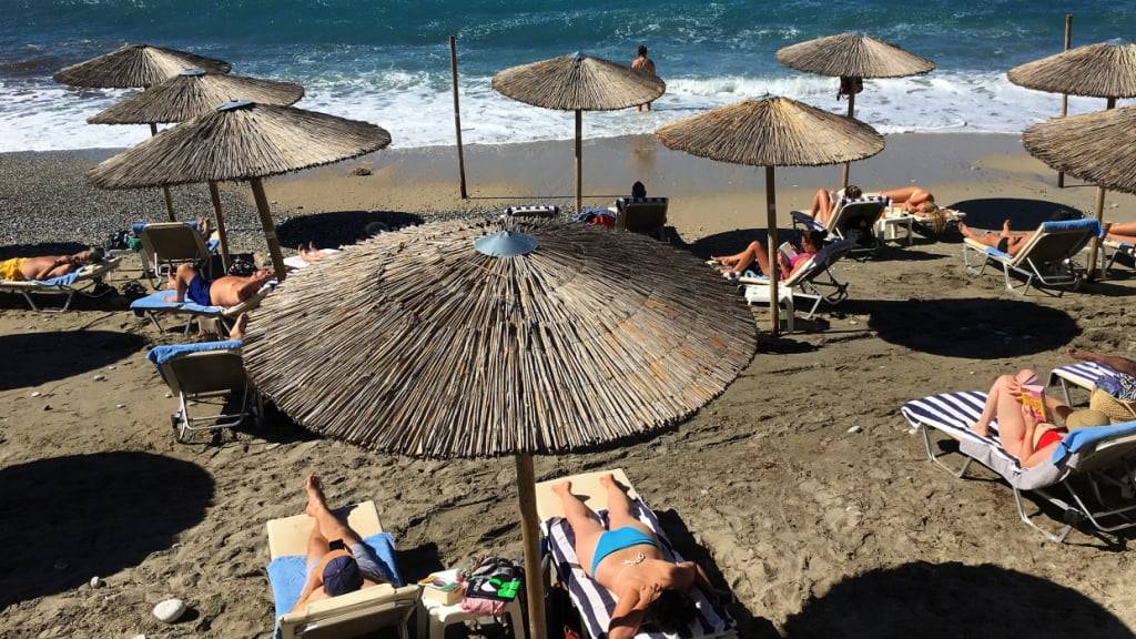 Schweizerinnen und Schweizer verreisen auch in diesem Sommer in grosser Zahl in den Mittelmeerraum. Sehr gross ist die Nachfrage für Ferien in Griechenland oder Spanien.(Symbolbild)