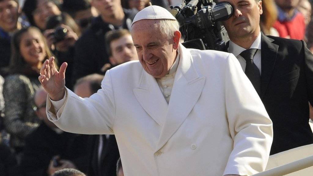 Papst Franziskus freut sich über die Glückwünsche.