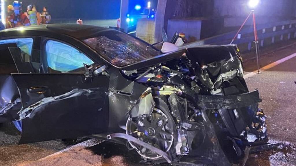 Beim Unfall auf der A2 bei Arisdorf BL kam im Herbst 2021 ein Mitfahrer des Beschuldigten ums Leben.