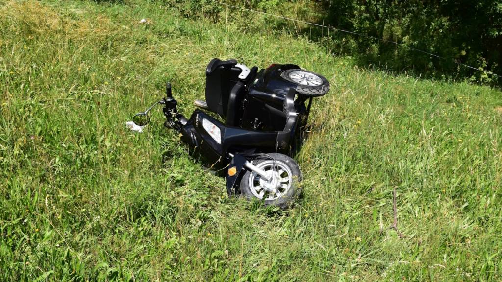 94-Jähriger verletzt sich bei Elektromobil-Unfall in Falera GR