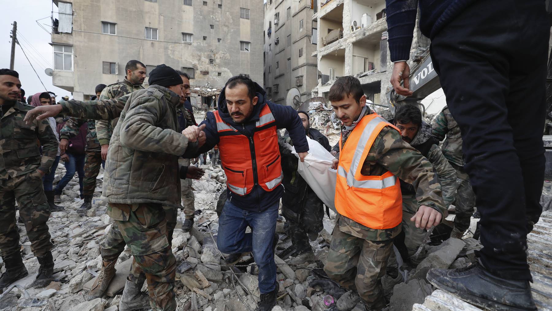 In Syrien haben die Erdbeben bereits mindestens 5900 Menschenleben gefordert.