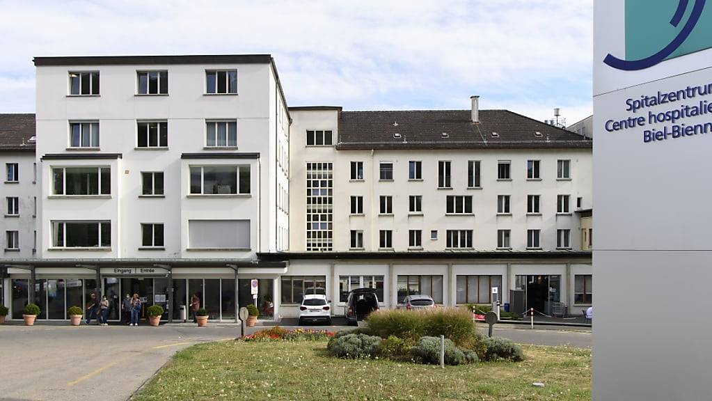 Das Hauptgebäude des Spitalzentrums Biel am oberen Rand der Uhrenstadt.