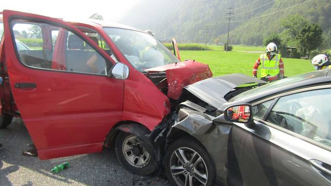 Drei Autos in Unfall verwickelt – mehrere Verletzte