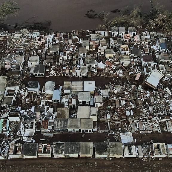 Hochwasser in Brasilien: 149 Tote und Patrouillen gegen Plünderungen