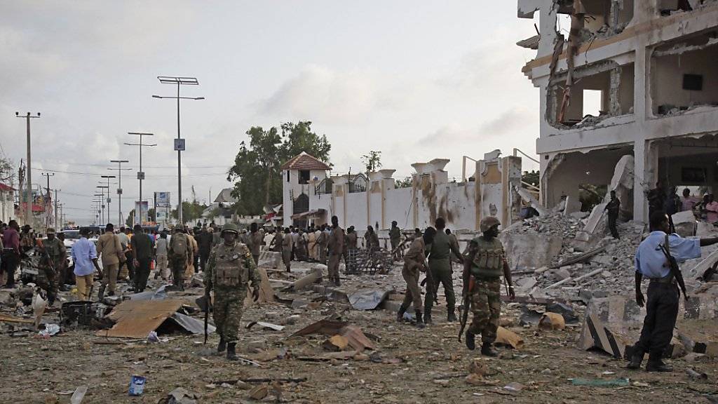 Zerstörung in Mogadischu: Attentäter reisst mindestens 15 Menschen mit in den Tod