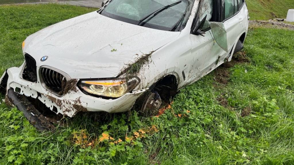 Auto überschlägt sich in Ebnat-Kappel SG