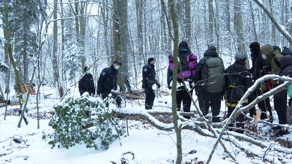 Besetzung im Wald löst einen Grosseinsatz der Polizei aus