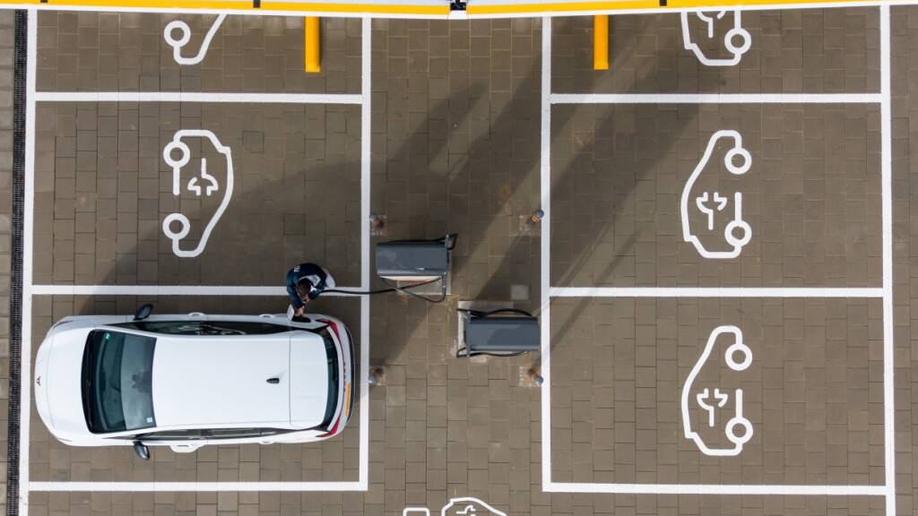 Werden im Kanton St. Gallen Elektroautos benachteiligt, weil sie wegen der Batterie mehr Gewicht ausweisen? Das ist einer der Kritikpunkt der neuen Motorfahrzeugsteuern. (Archivbild)