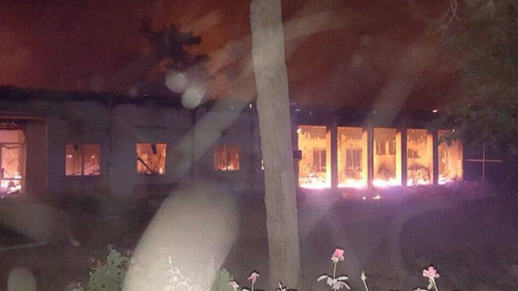 Das Spital der Hilfsorganisation Ärzte ohne Grenzen im nordafghanischen Kundus ging nach dem Luftangriff in Flammen auf.