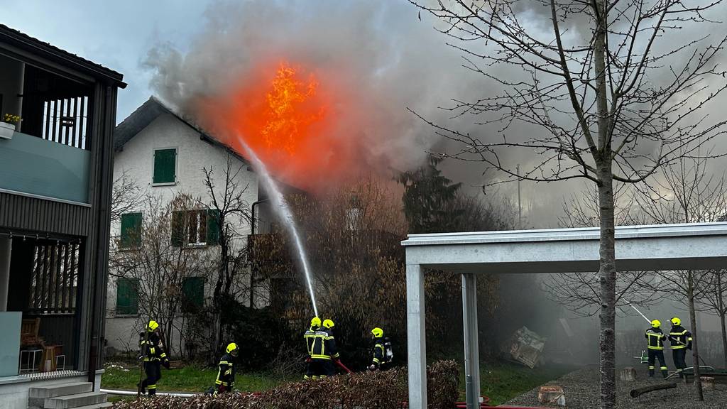 Feuer zerstört Wohnhaus in Erlinsbach