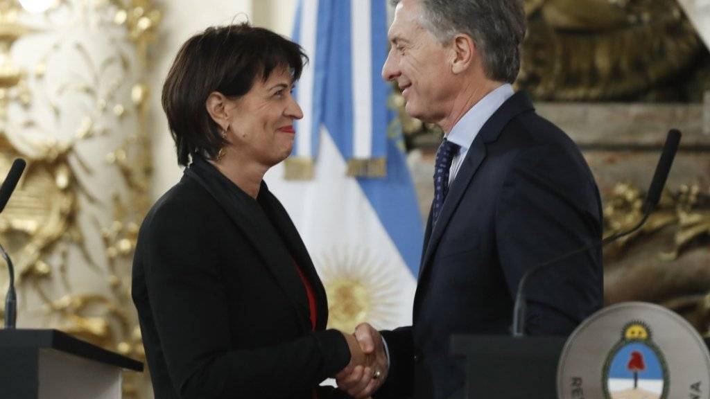 Bundespräsidentin Doris Leuthard beim Empfang durch ihren argentinischen Amtskollegen Mauricio Macri in der Casa Rosada in Buenos Aires.