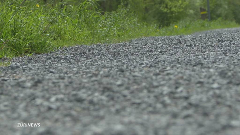 Auf dem Wanderweg geschubst: Velo-Rüpel verletzt Rentnerin