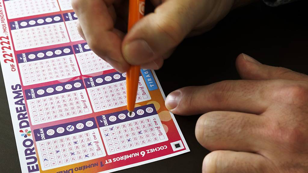 Eine Österreicherin oder ein Österreicher tippte auf dem Eurodreams-Zettel sechs Zahlen richtig.