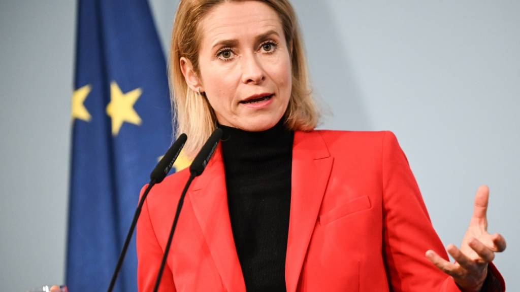 ARCHIV - Kaja Kallas, Vizepräsidentin der EU-Kommission, spricht bei einem Pressestatement mit Verteidigungsminister Pistorius. Die EU-Außenbeauftragte ist zu Gesprächen über die Stärkung der europäischen Verteidigungsbereitschaft in Berlin. Foto: Britta Pedersen/dpa