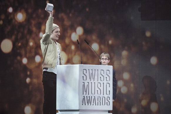 Auch Nemo kennt das Hallenstadion gut – hier im Jahr 2017 beim Gewinn eines Swiss Music Awards.