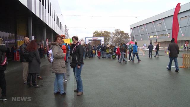 Wettversprechen: Ballerina-Fussball-Fans auf dem Stockhorn