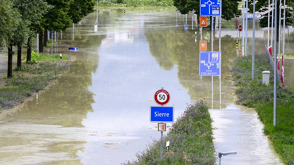 Nach den Unwettern standen grosse Teile von Siders unter Wasser. (Archivbild)