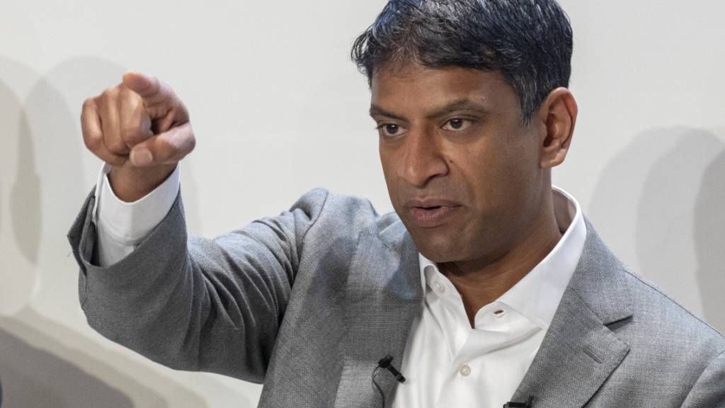 Ihn dürfte es freuen: Novartis-Chef Vas Narasimhan kann bereits zum zweiten Mal im laufenden Geschäftsjahr den Konzernausblick erhöhen. (Archivbild)