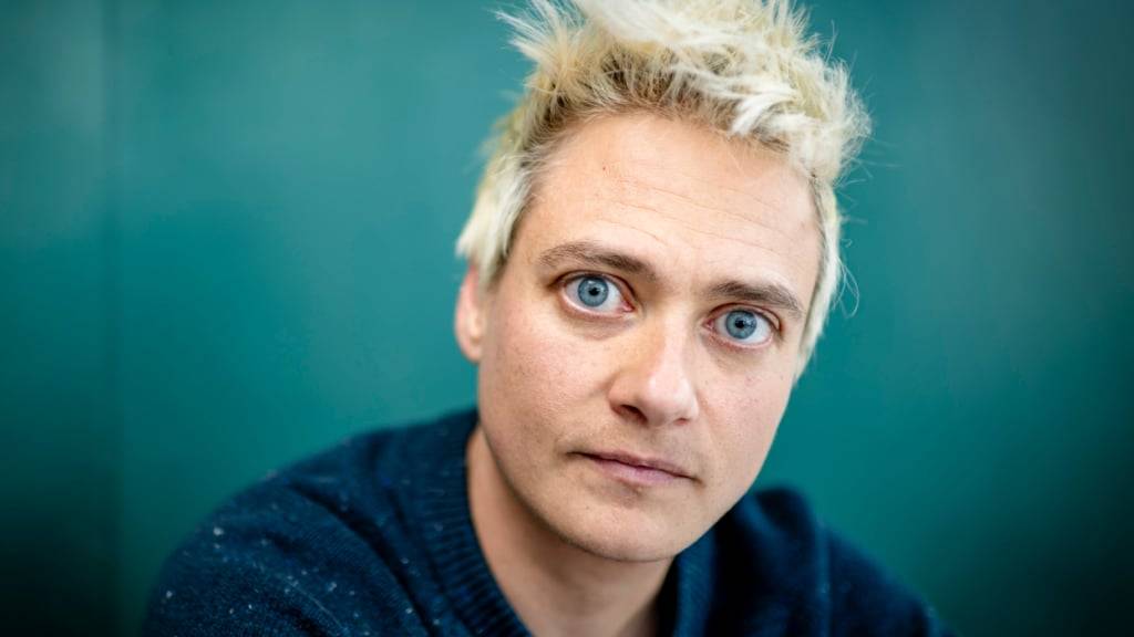 Der Musiker und Sänger Elie Zoé veröffentlicht sein neues Album «Shifting Forms». Es ist sein erstes nach der Geschlechtsumwandlung.