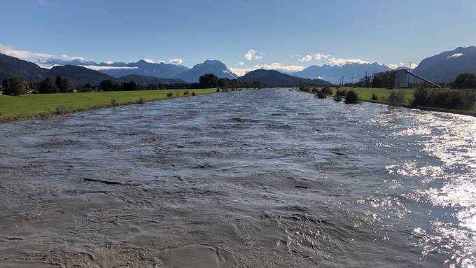 Nach Unwetter: Rhein tritt über Ufer
