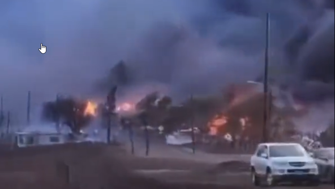  Zerstörte Häuser und Evakuierungen nach Waldbränden