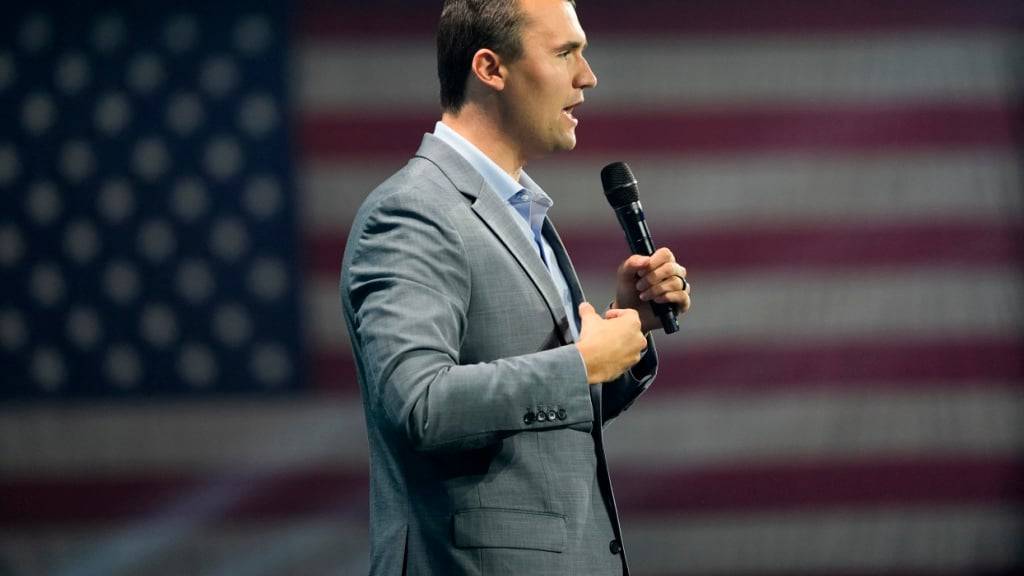 ARCHIV - Der Gründer von Turning Point USA, Charlie Kirk, spricht bei einer Veranstaltung in Florida. Foto: Alex Brandon/AP/dpa/Archivbild