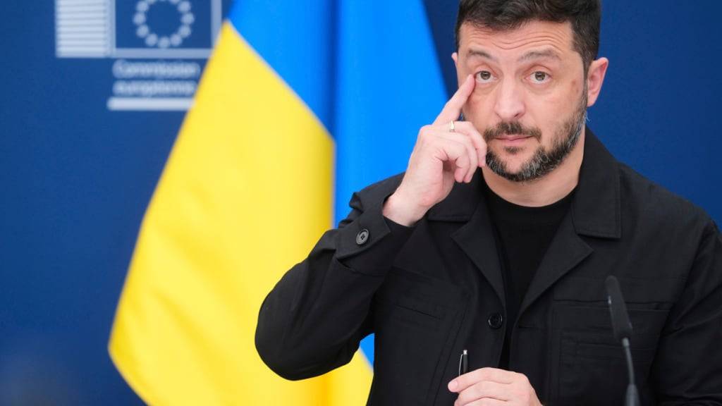 dpatopbilder - Wolodymyr Selenskyj, Präsident der Ukraine,  spricht während einer Pressekonferenz im EU-Hauptquartier in Brüssel. Foto: Uncredited/AP/dpa