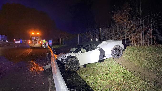 Betrunkener Fahrer schrottet geliehenen Lamborghini 