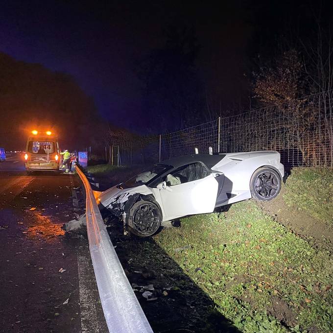 Betrunkener Fahrer schrottet geliehenen Lamborghini 