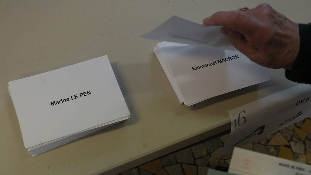 Die entscheidende Runde der Präsidentschaftswahl in Frankreich ist nähert sich dem Ende. Foto: Michel Euler/AP/dpa