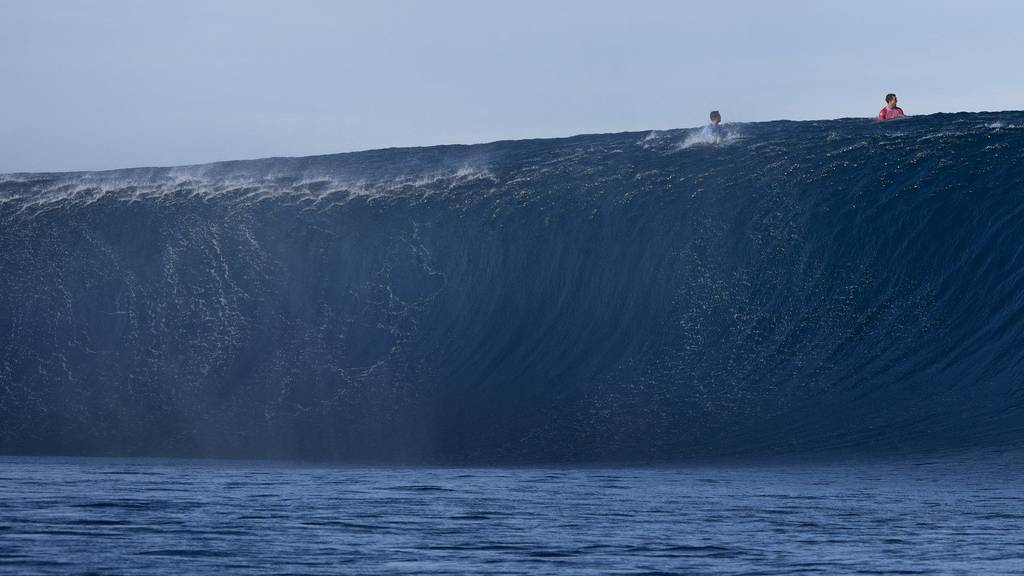 Achtung Wellenberg: Die Surf-Wettbewerbe auf Tahiti sorgen für Spektakel. 