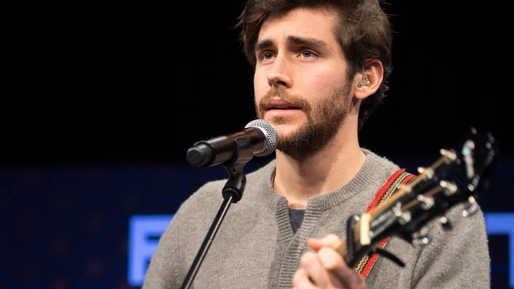 Alvaro Soler spielt Hits mit Sinfonieorchester