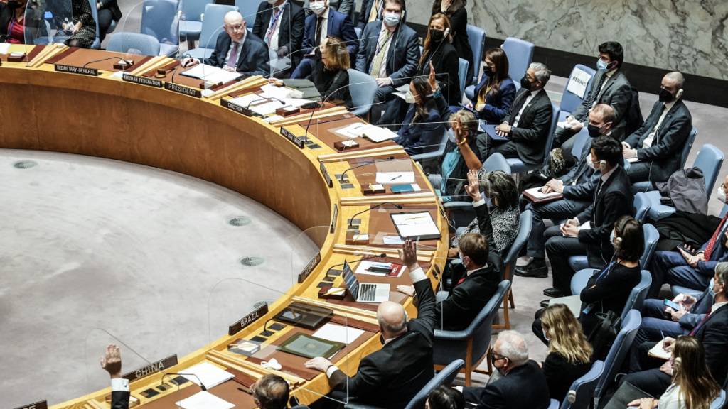 Vertreter nehmen an einer Sitzung des UN-Sicherheitsrats zum russischen Einmarsch in der Ukraine teil, im UN-Hauptquartier.