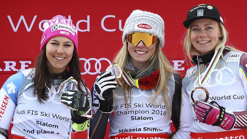 Die besten Slalom-Fahrerinnen des Winters (von links nach rechts): Wendy Holdener, Mikaela Shiffrin, Frida Hansdotter