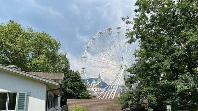 Das Riesenrad ist ready fürs erste Solothurner Stadtfest