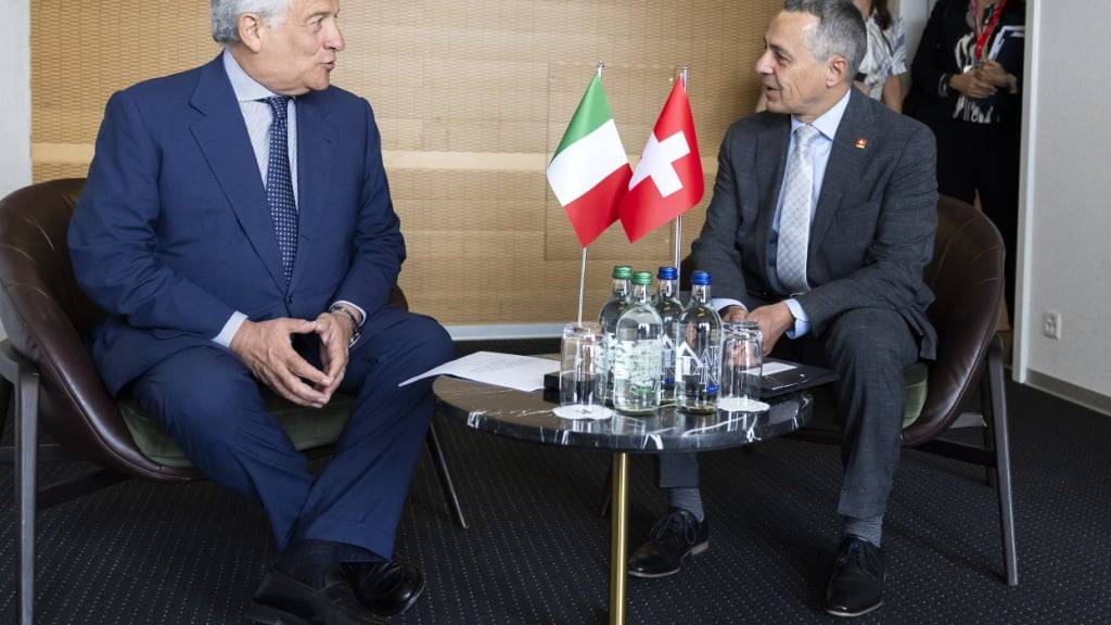 Man sei nicht nur bereit, sondern mehr als bereit, sagte Cassis bei dem Treffen mit seinem italienischen Amtskollegen Antonio Tajani in Bern.