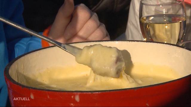 Riesiger Fondue-Tisch in Menzikon