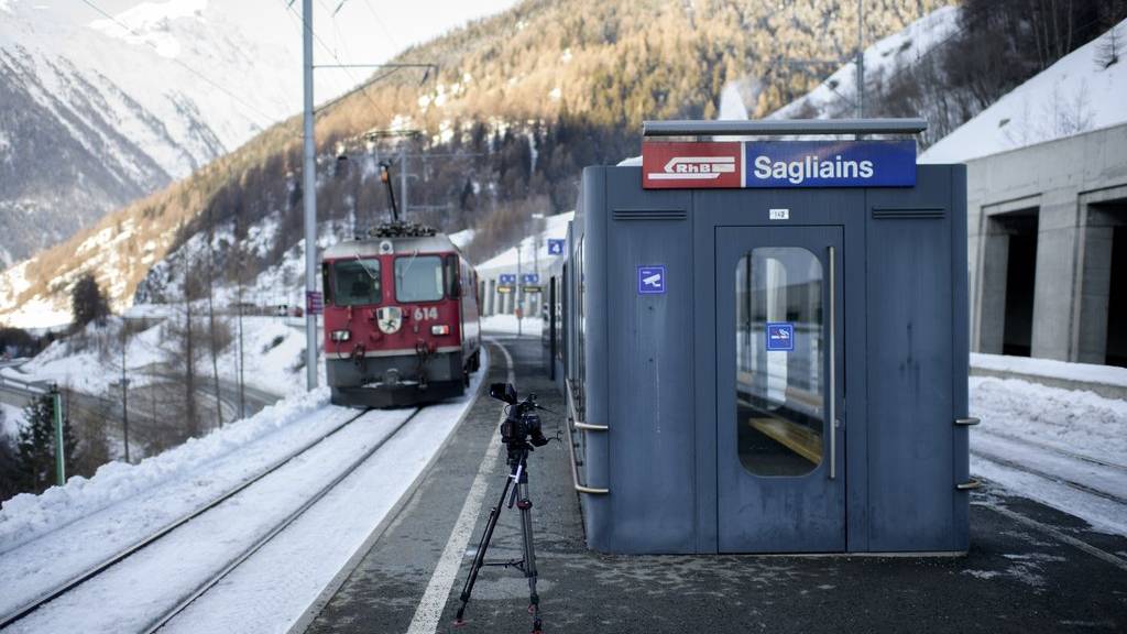 Wegen grosser Lawinengefahr sind mehrere Strecken im Kanton Graubünden gesperrt. (Archiv)