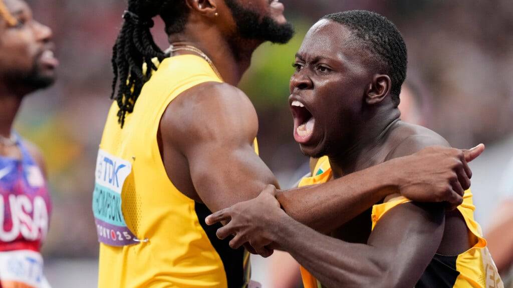 Oblique Seville (rechts) und Kishane Thompson freuen sich über den jamaikanischen Doppelsieg über 100 m