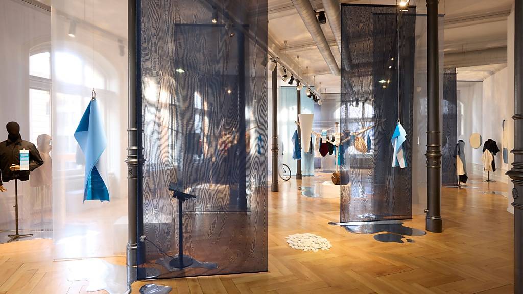 Die Ausstellung «Circle of Water» zeigt innovative Entwicklungen bei der Produktion von Textilien.