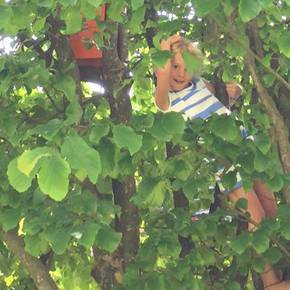 Céline lernt ihre Grossfamilie kennen und merkt schnell, welche Leidenschaft alle teilen