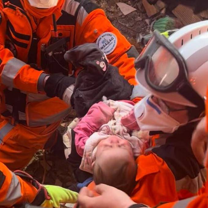 «Absolutes Wunder»: Schweizer bergen Baby nach 100 Stunden