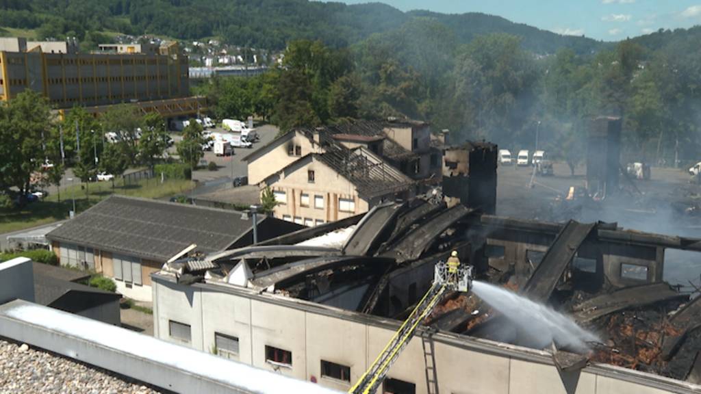 Grossbrand: Der Besitzer der abgebrannten Lagerhalle in Spreitenbach ist fassungslos