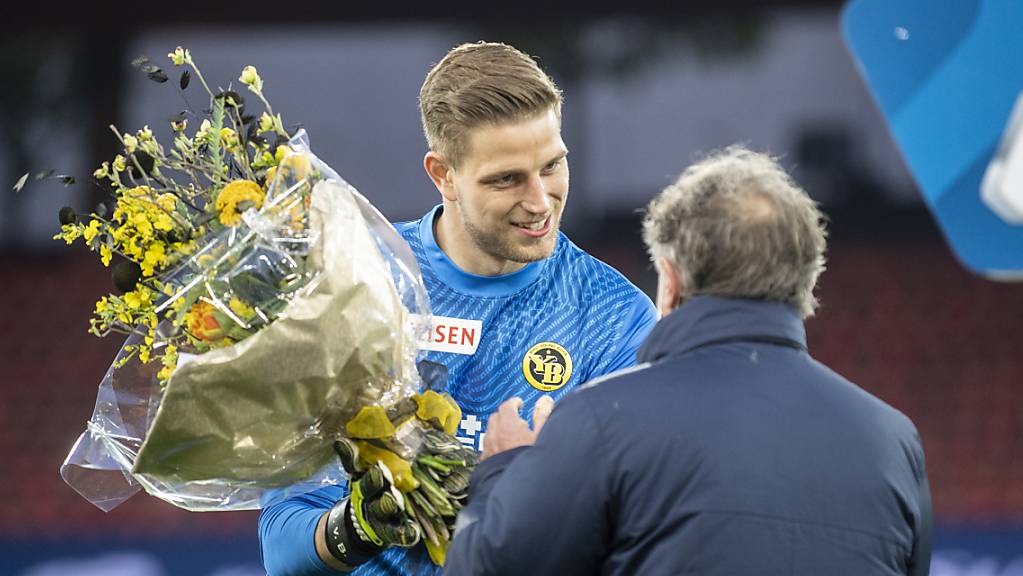 Der FC Zürich beschenkt Meister Young Boys mit Blumen und zwei Toren