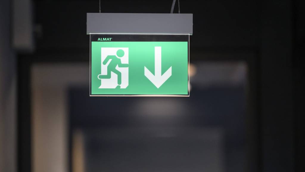 Beim Brandschutz in den Aulen geht die Stadt Chur nochmals über die Bücher. (Symbolbild)