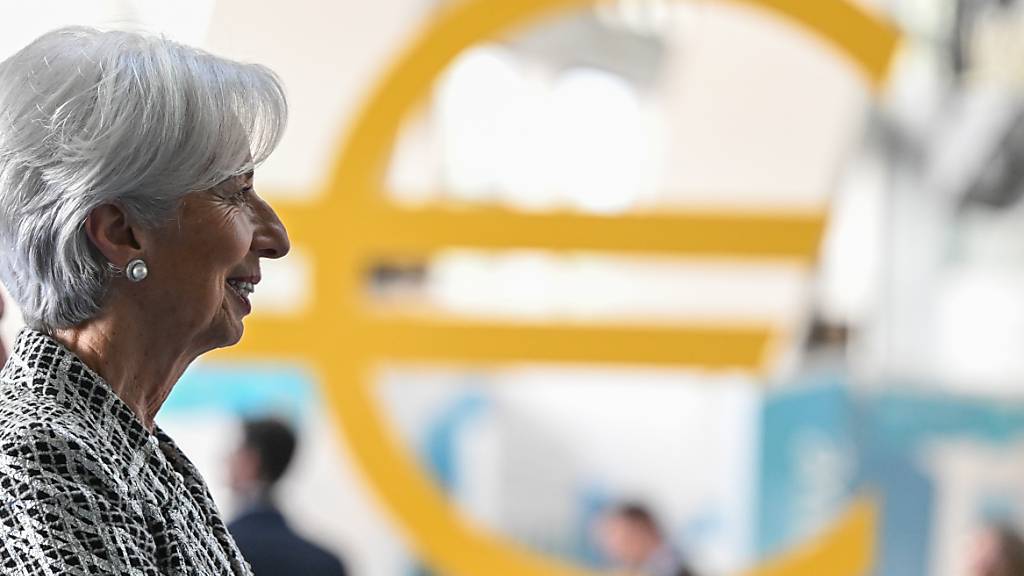 Die Inflation in der Eurozone geht weiter leicht zurück. Jedoch ist der Wert immer noch deutlich über dem Ziel der Europäischen Zentralbank (EZB). Hier im Bild zu sehen die EZB-Chefin Christine Lagarde. (Symbolbild)