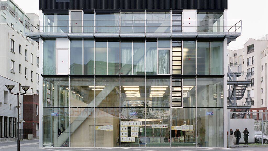 Das Kultur- und Sportzentrum im Pariser Quartier Saint-Blaise: Für den Glas-Bau, der durchzogen ist von zahlreichen Diagonalen, erhält das Architektenduo Bruther den mit 100'000 Franken dotierten Swiss Architectural Award.